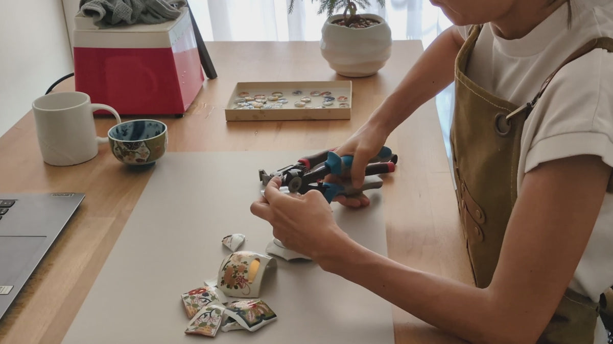 Load video: kintsugi necklace making process